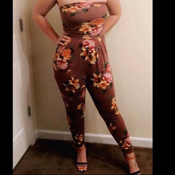 Heart n Hips Jumpsuit - Picture 1 of 4